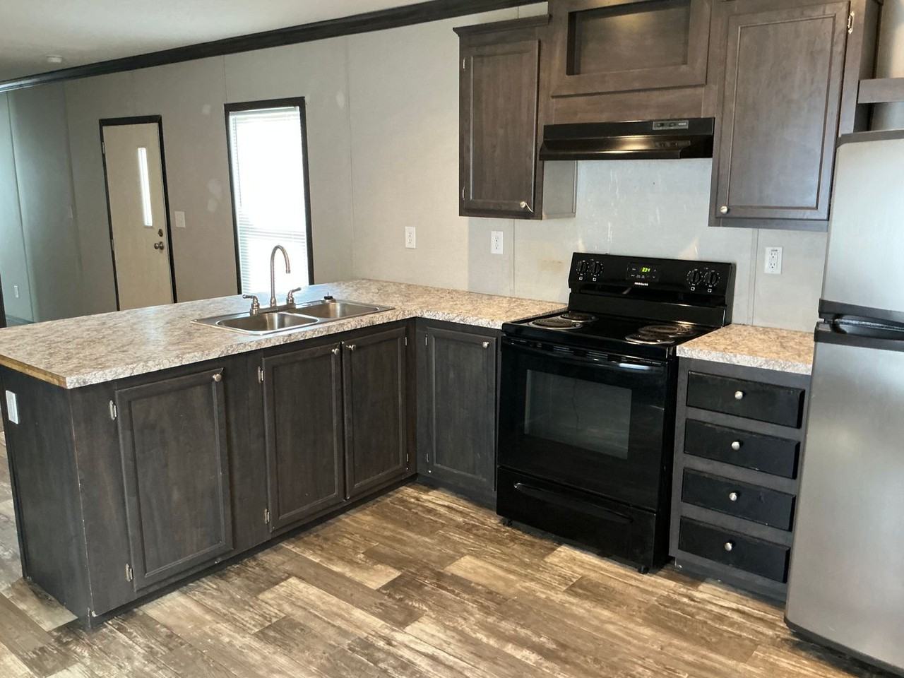 111 Garlington Cir - Photo 3 of 12