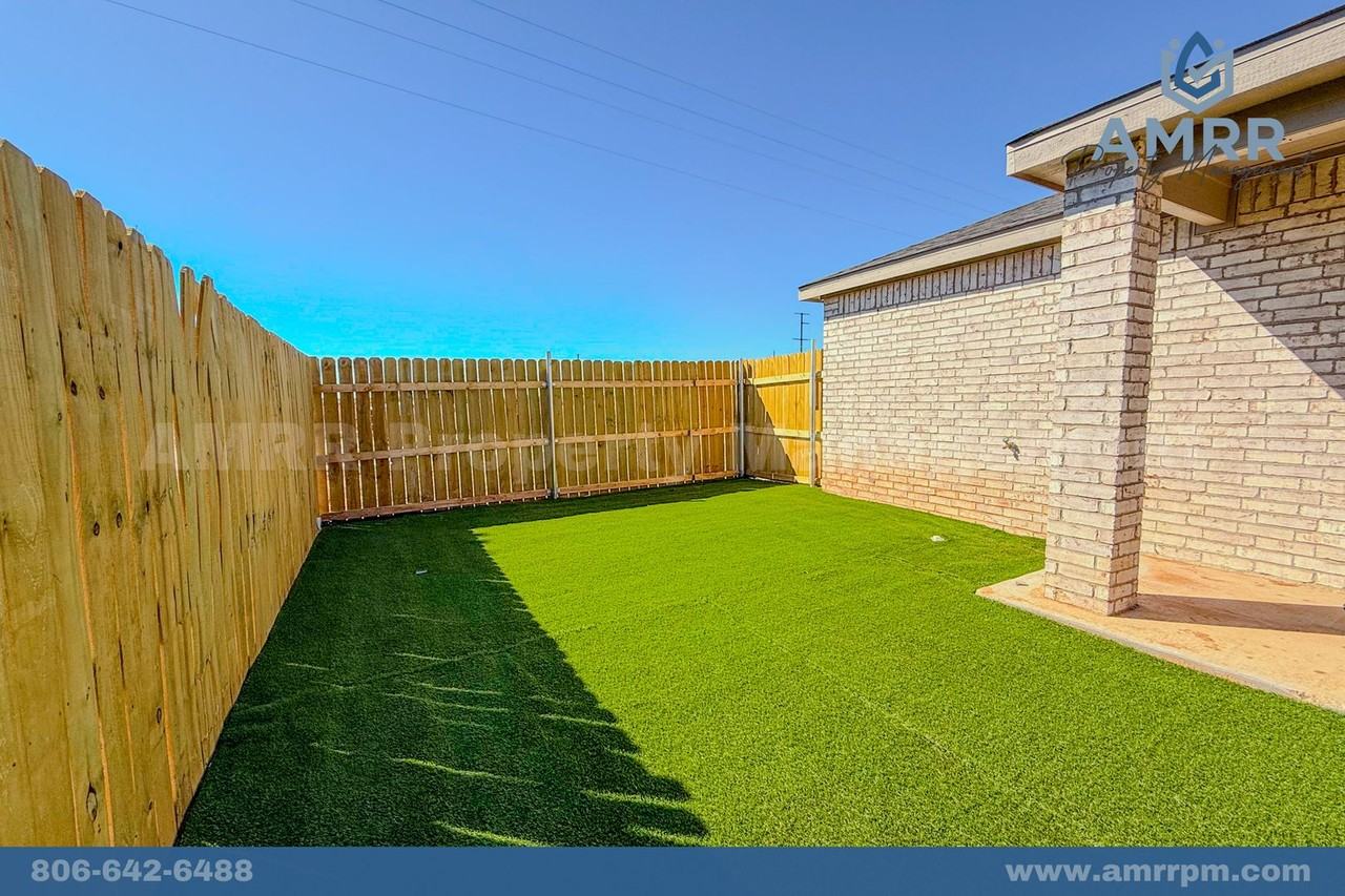 7441 4th Pl - Photo 3 of 36