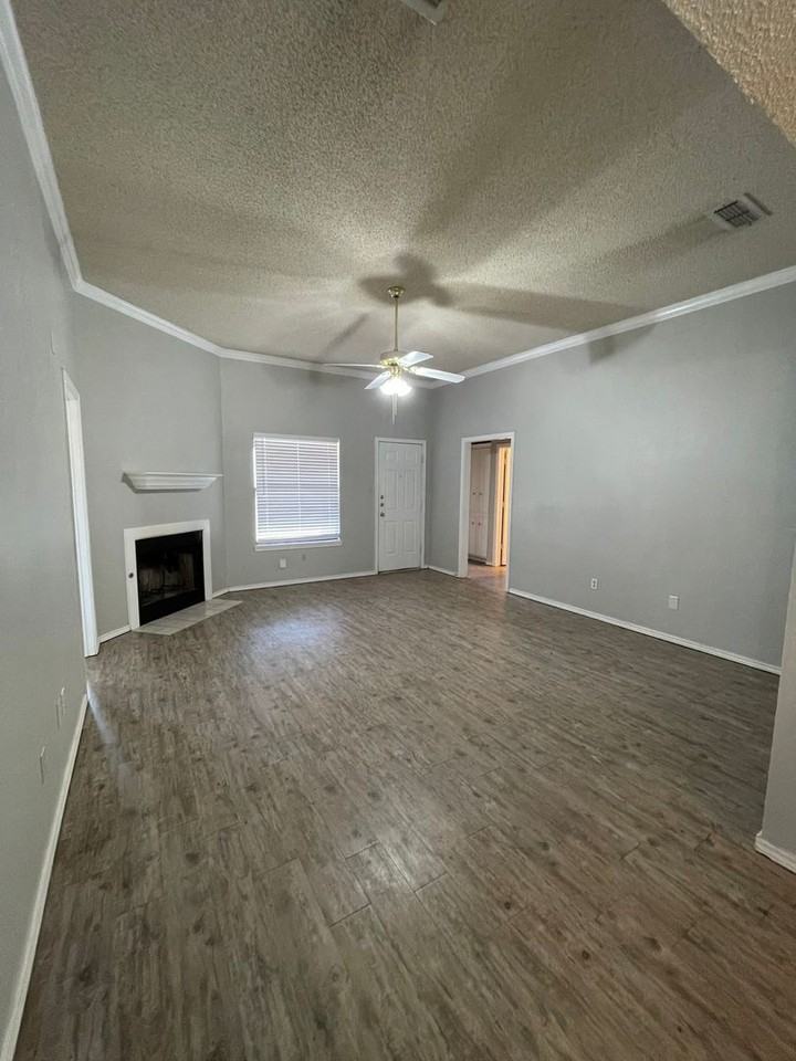 2104 91st St - Photo 2 of 11