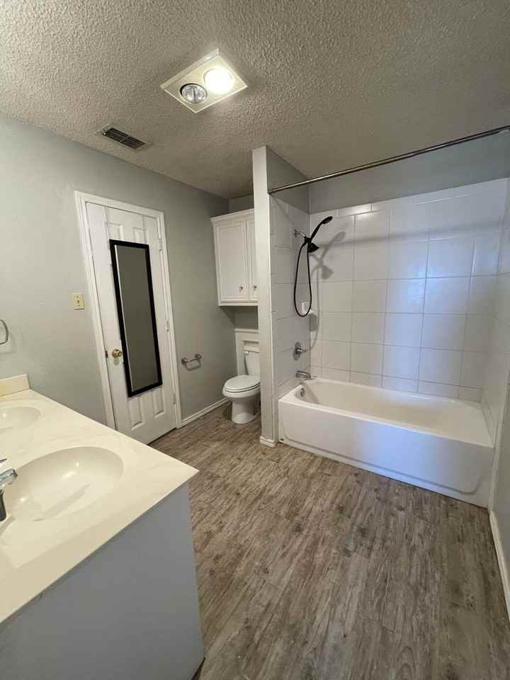 2104 91st St - Photo 5 of 11