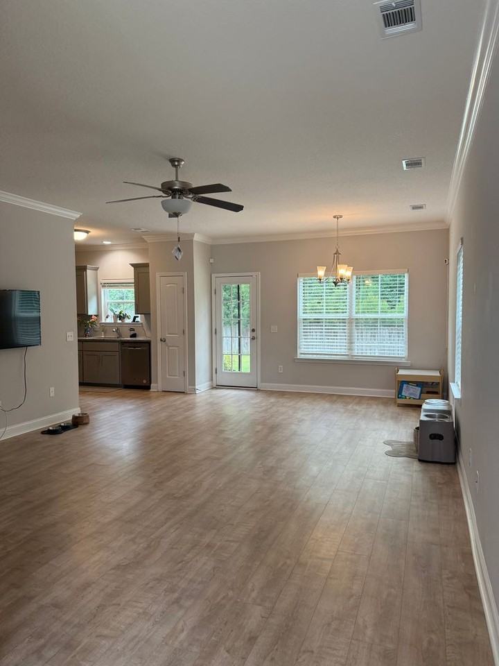 657 Fairview Cir - Photo 2 of 5