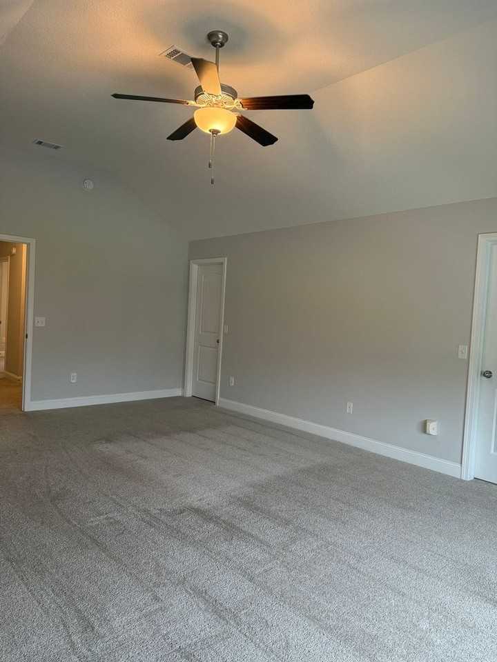 657 Fairview Cir - Photo 4 of 5