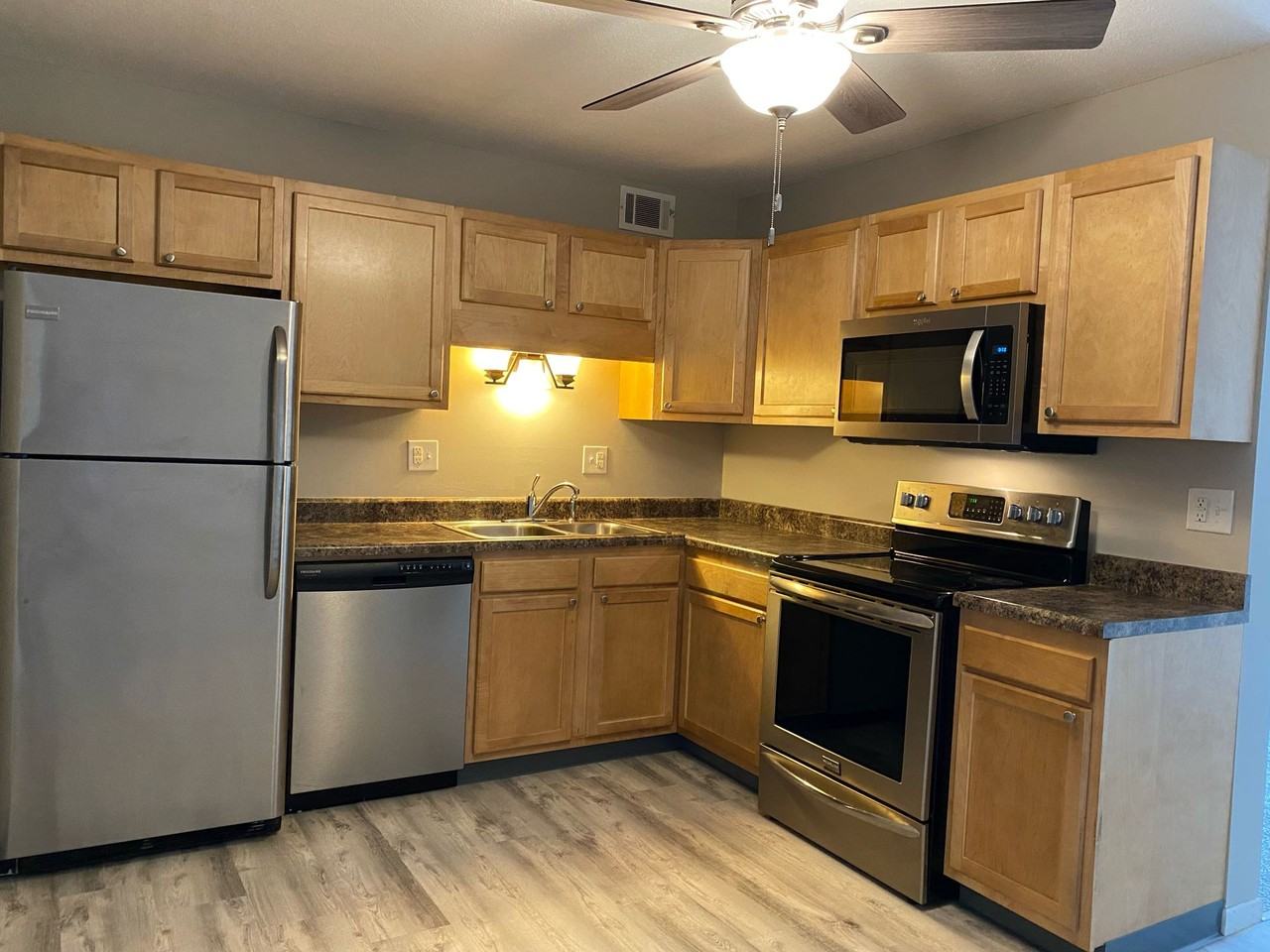 Windsor Chateau - Photo 2 of 35