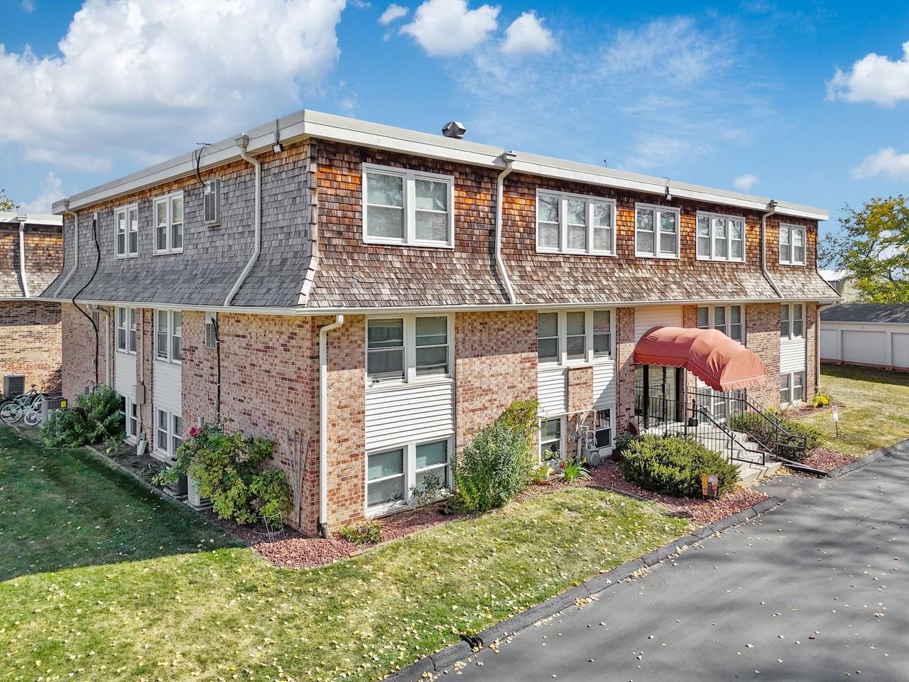 Windsor Chateau - Photo 4 of 35