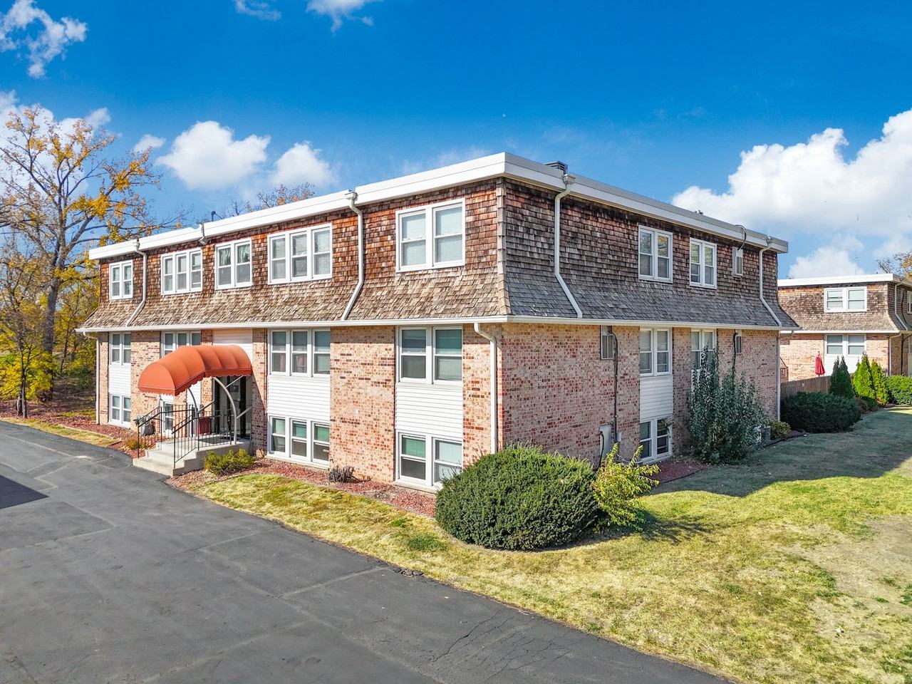 Windsor Chateau - Photo 5 of 35