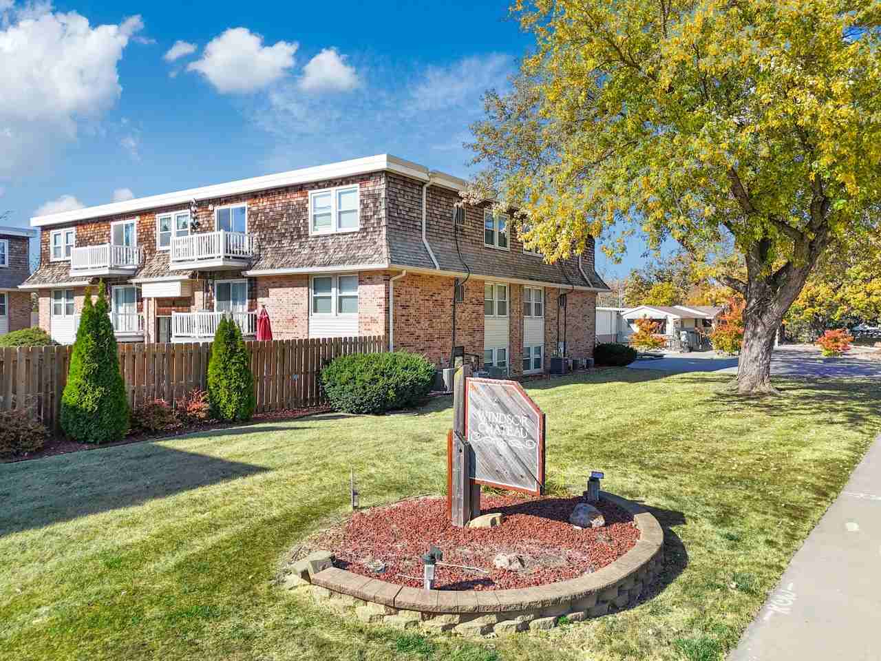 Windsor Chateau - Photo 6 of 35