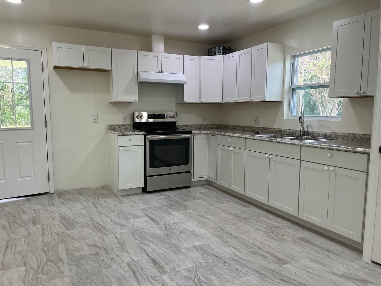 236 Nw Pitts Gln - Photo 3 of 8