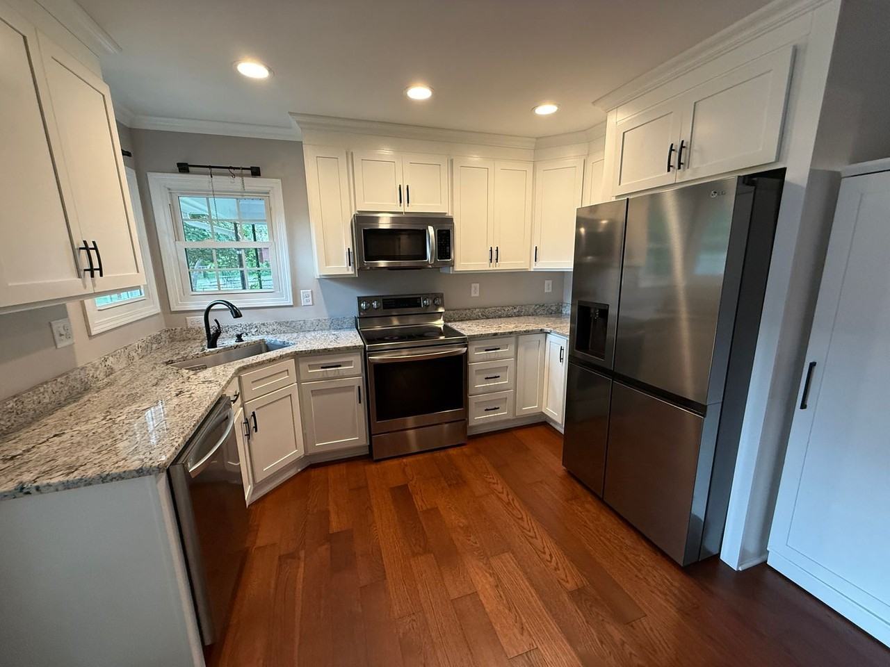 2614 Woodsdale Ave - Photo 2 of 23