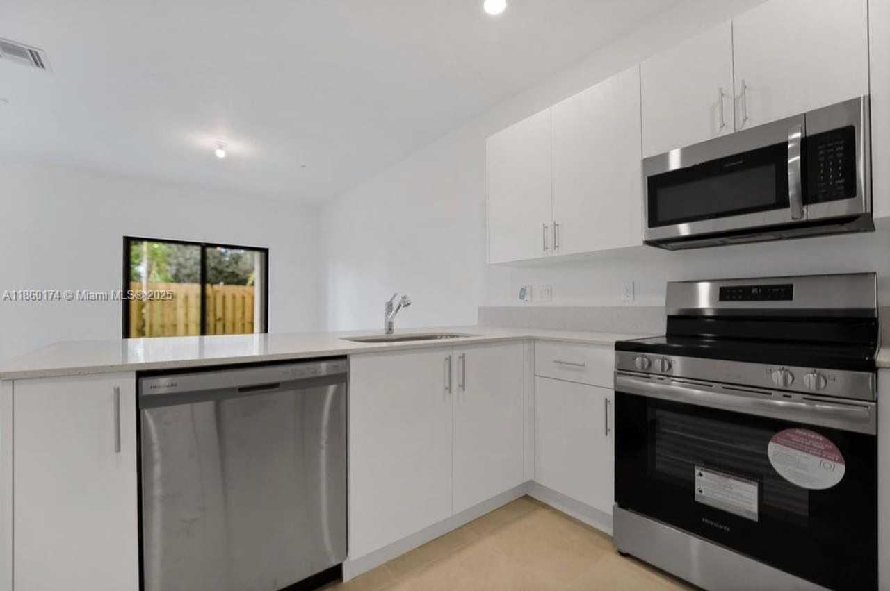 250 Sw 159th Ln - Photo 2 of 29