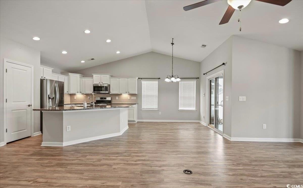 3720 Park Pointe Ave - Photo 4 of 24