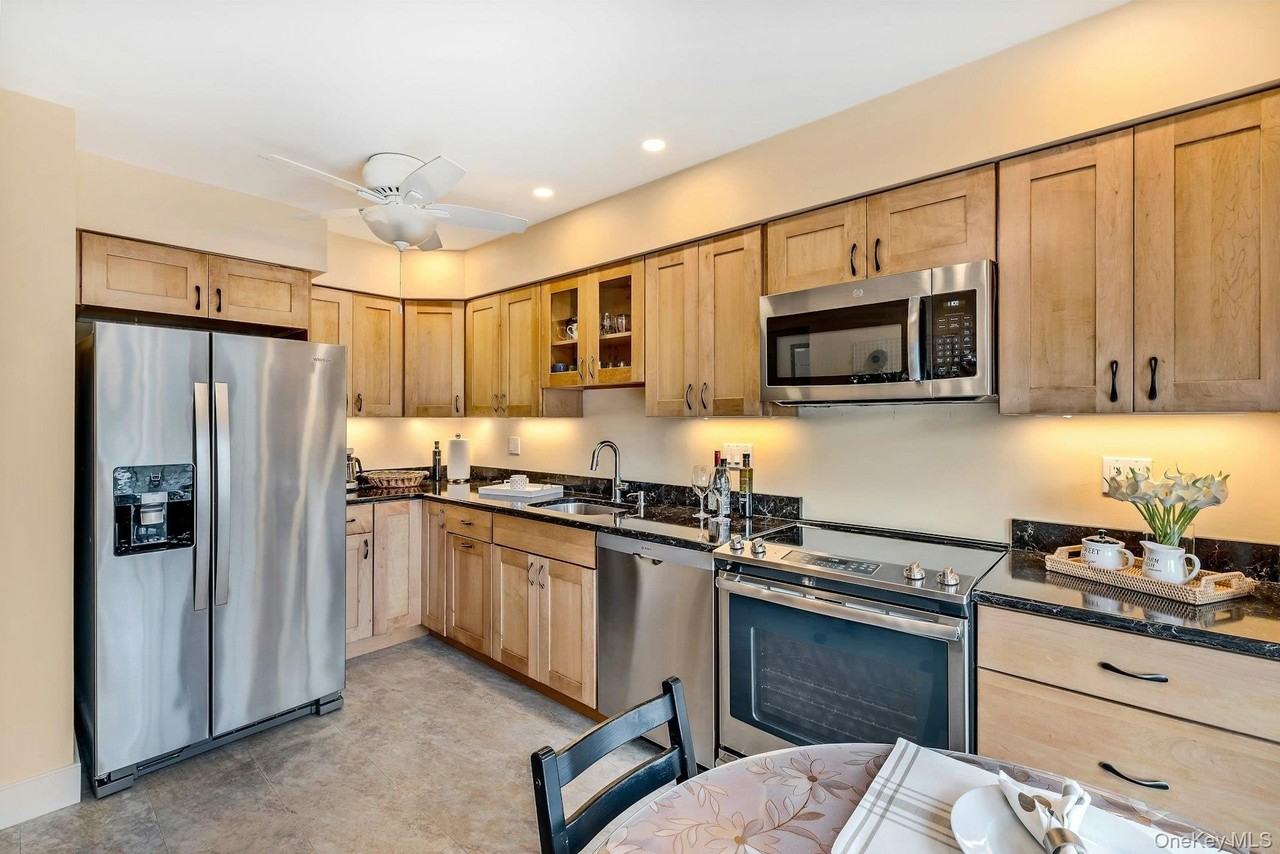 2555 Youngs Avenue - Photo 6 of 19