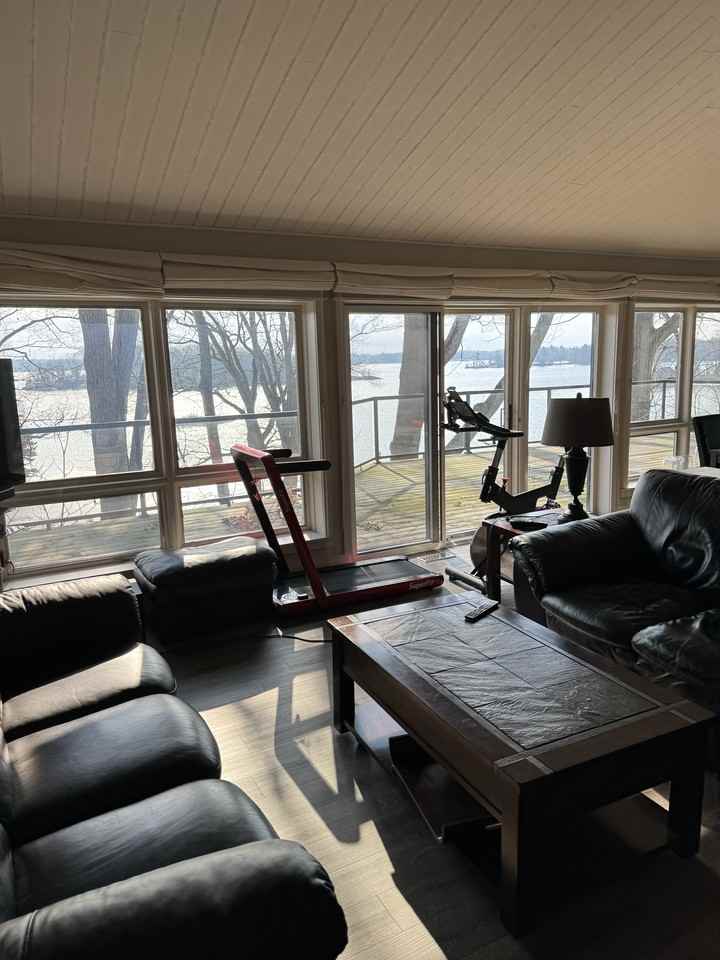 29 Rose Island Ln - Photo 2 of 45