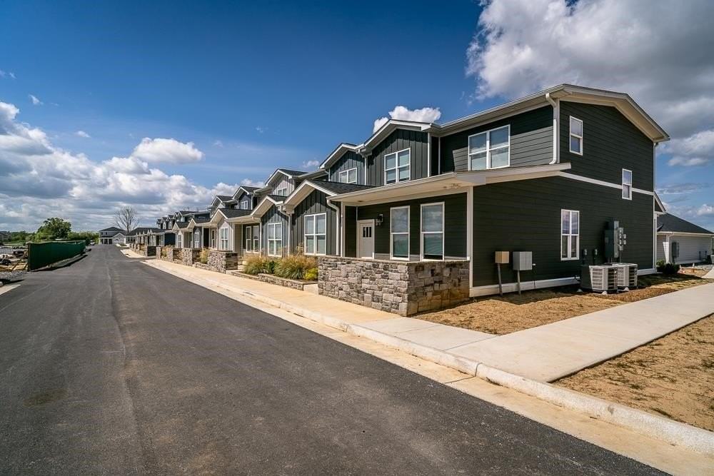 1520 Crownpoint Dr - Photo 2 of 50