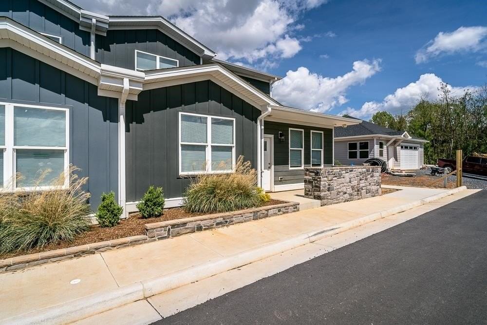 1520 Crownpoint Dr - Photo 3 of 50