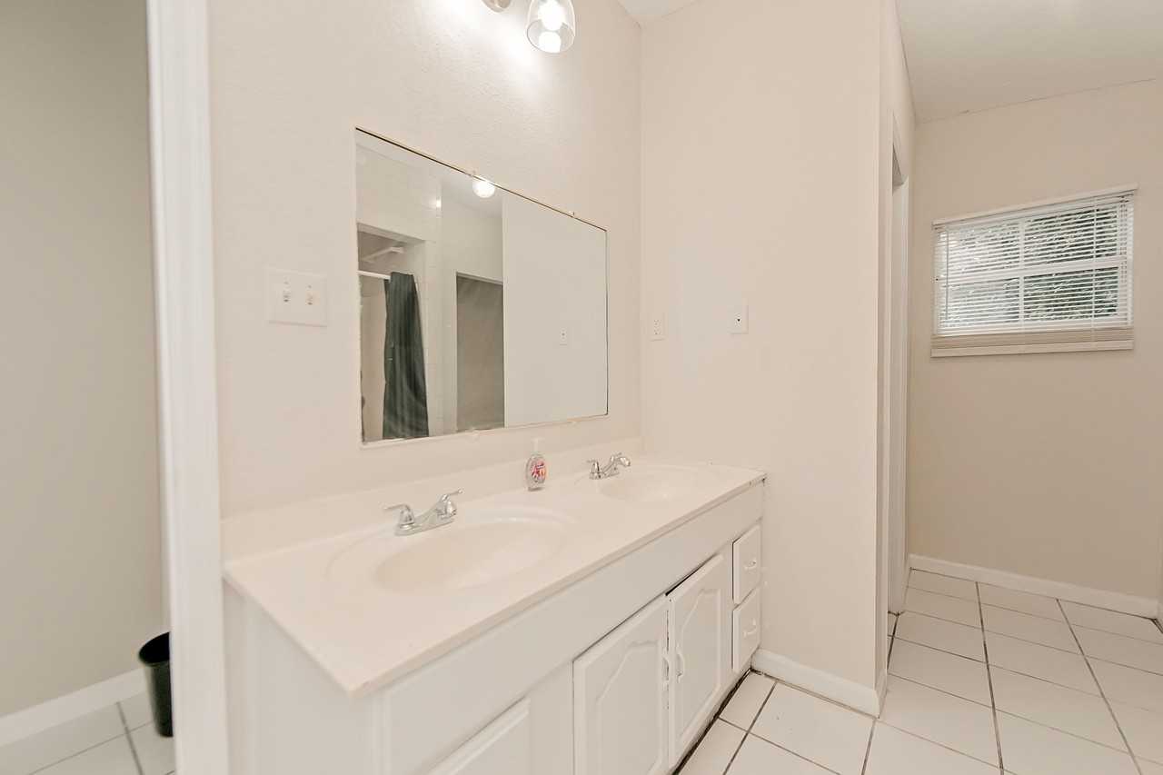 Maple Ave - Photo 7 of 9