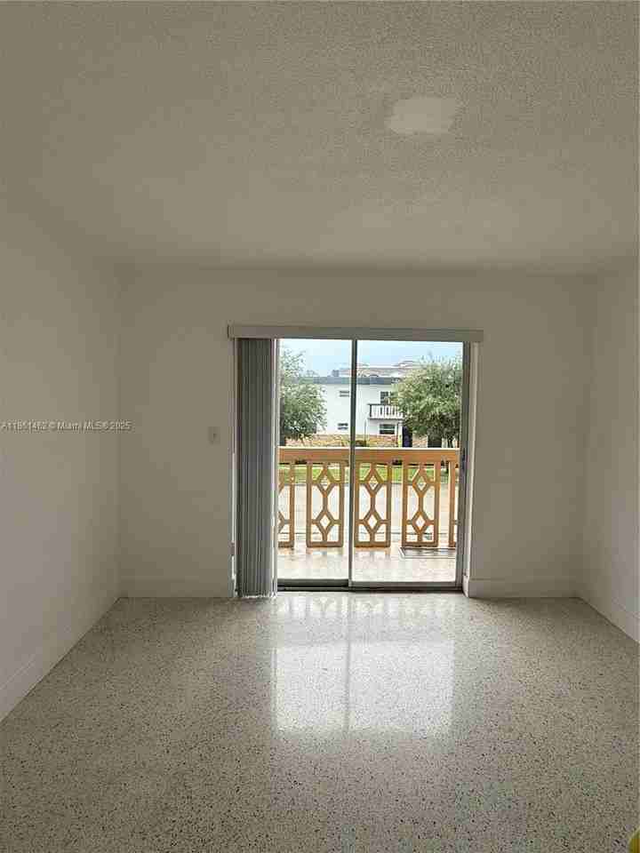 55 W 7th St #16 - Photo 7 of 7