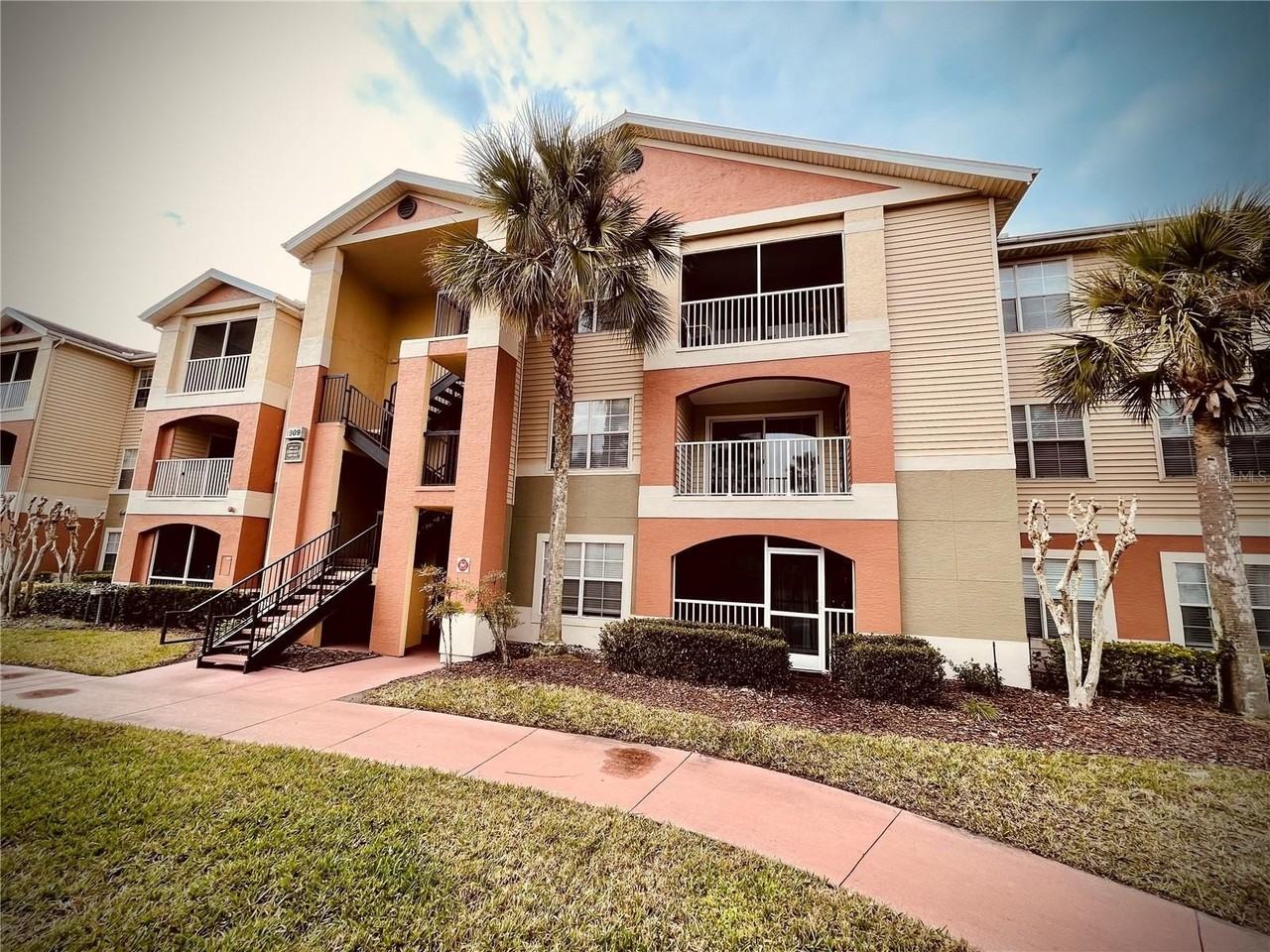 1909 Summer Club Dr #213 - Photo 2 of 31