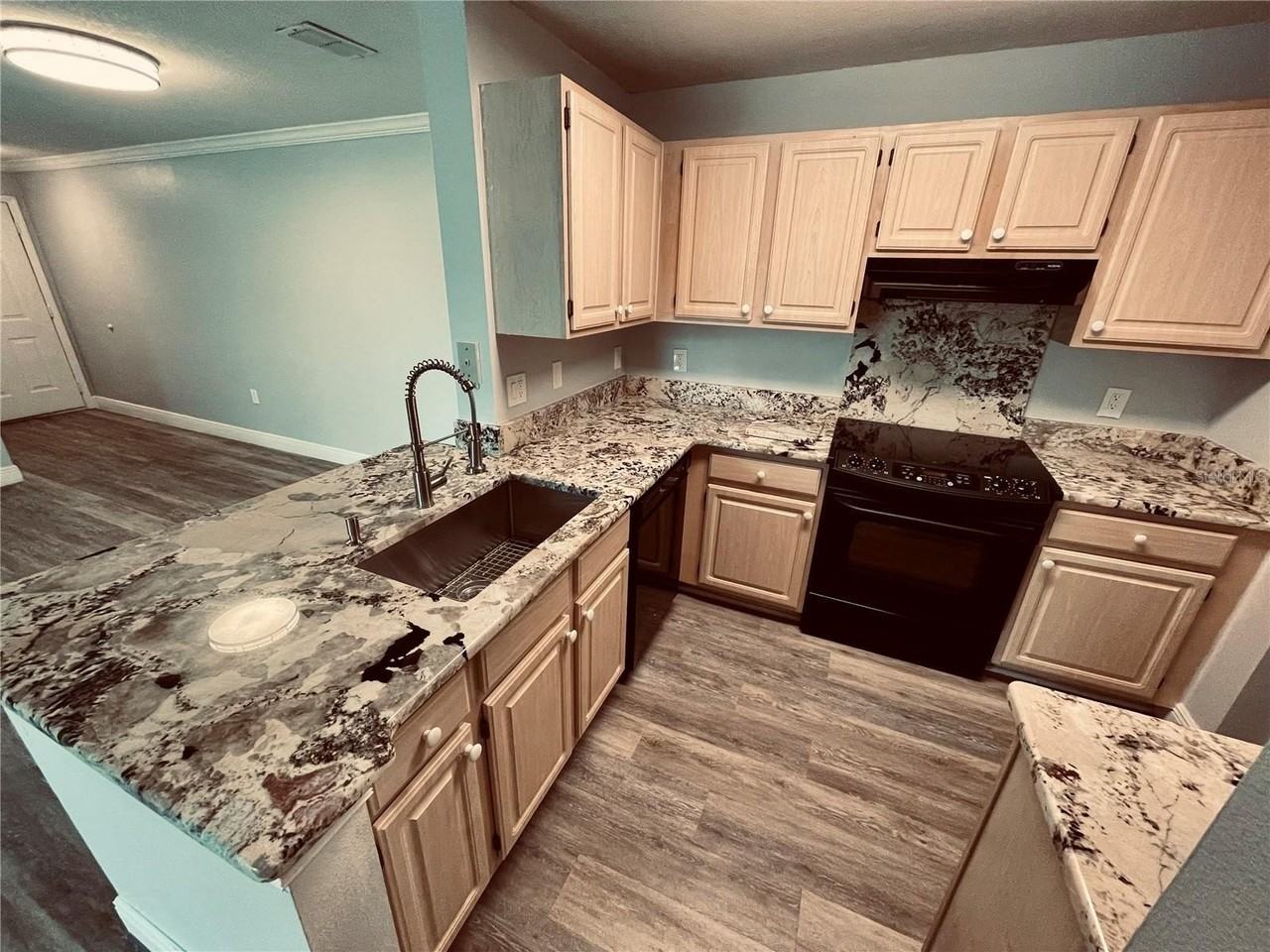 1909 Summer Club Dr #213 - Photo 4 of 31