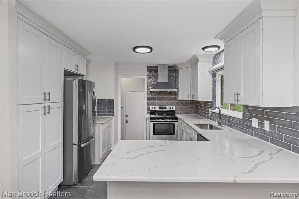 6695 Lahser Road - Photo 3 of 6