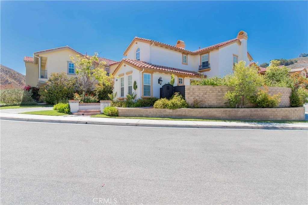 4684 Luna Ct - Photo 4 of 48