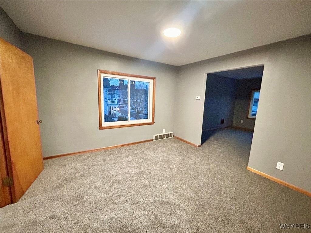 111 Peter St - Photo 5 of 10