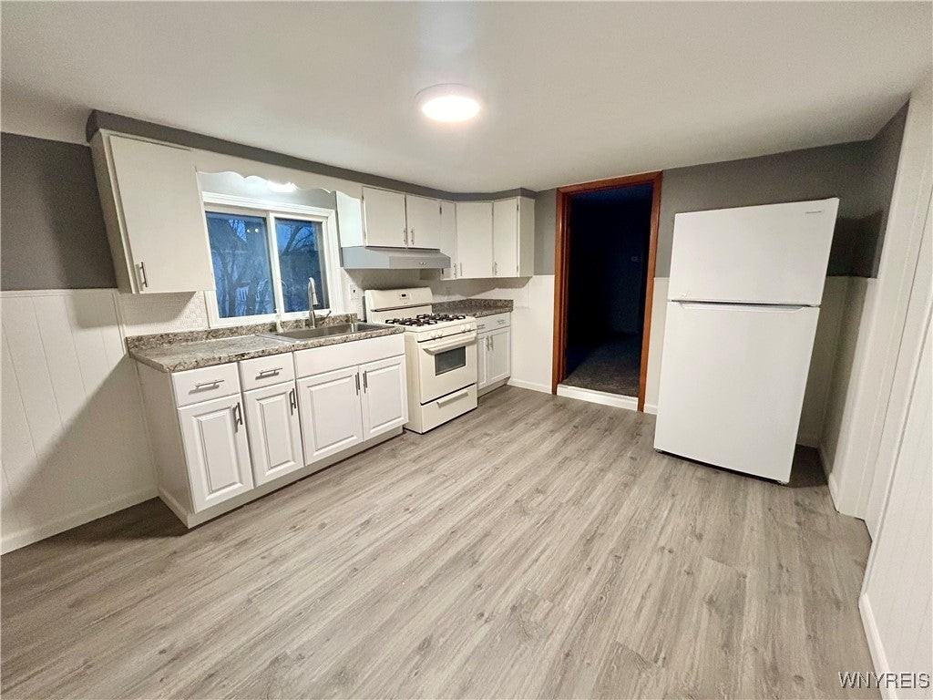 111 Peter St - Photo 6 of 10