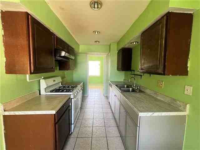 13111 Deauville Ct - Photo 3 of 14