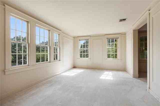 5512 Saint Charles Ave - Photo 7 of 37