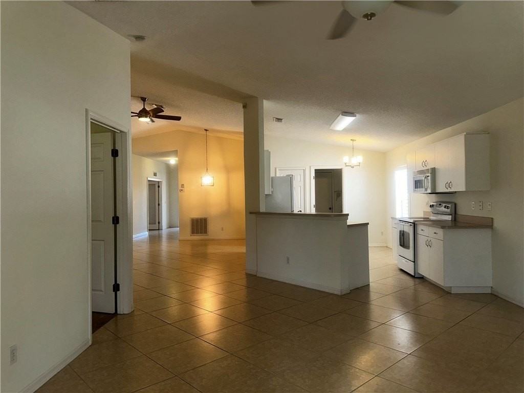 1052 S 13th Sq - Photo 4 of 15