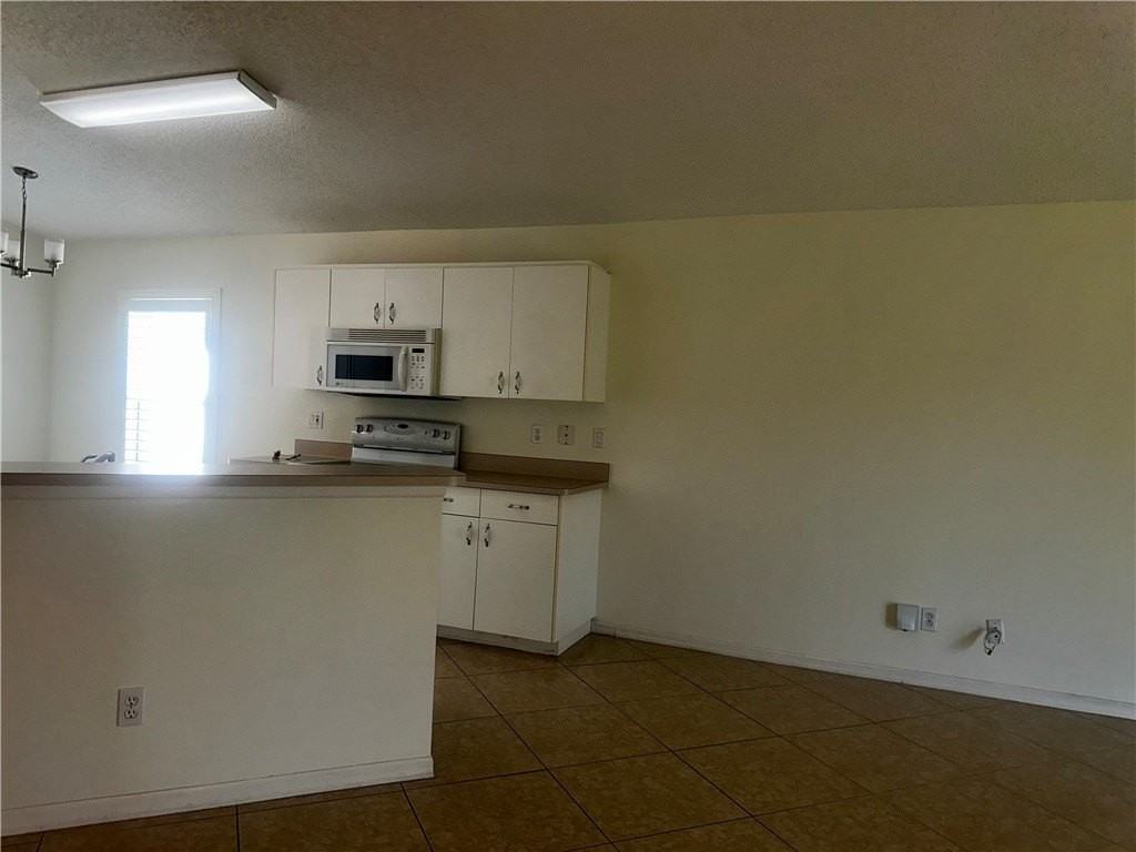 1052 S 13th Sq - Photo 6 of 15