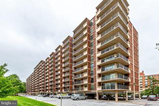 1300 Army Navy Dr #816 - Photo 1 of 1
