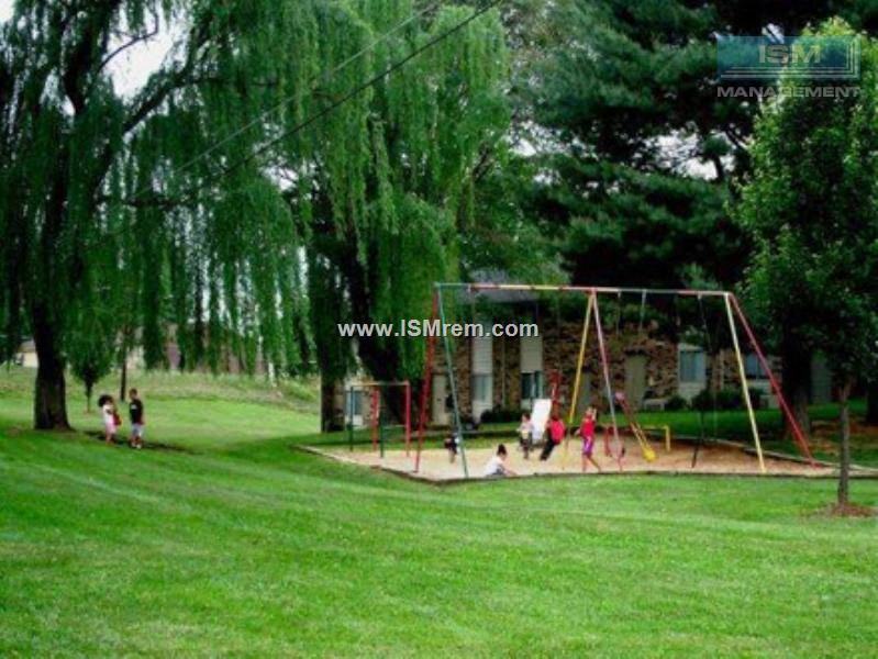 Charleston Square Townhomes - Photo 3 of 16