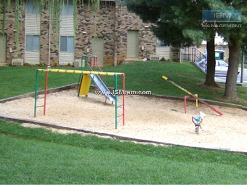 Charleston Square Townhomes - Photo 4 of 16