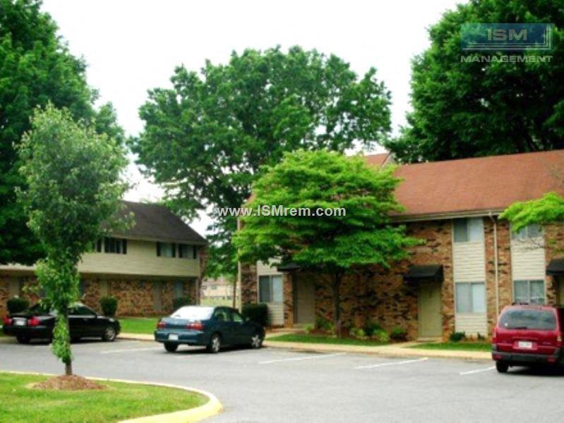 Charleston Square Townhomes - Photo 5 of 16