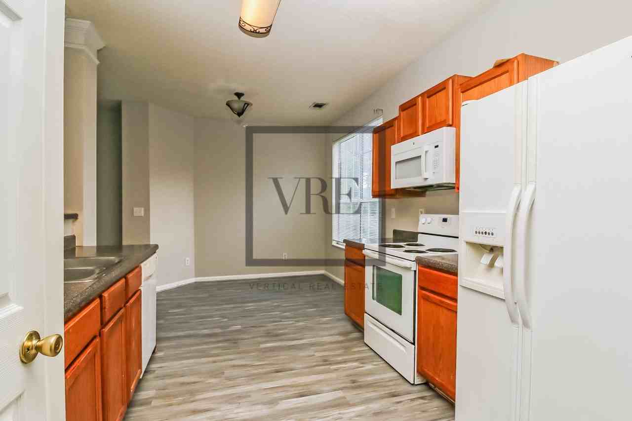 6517 Chestnut Lake Xing - Photo 5 of 15