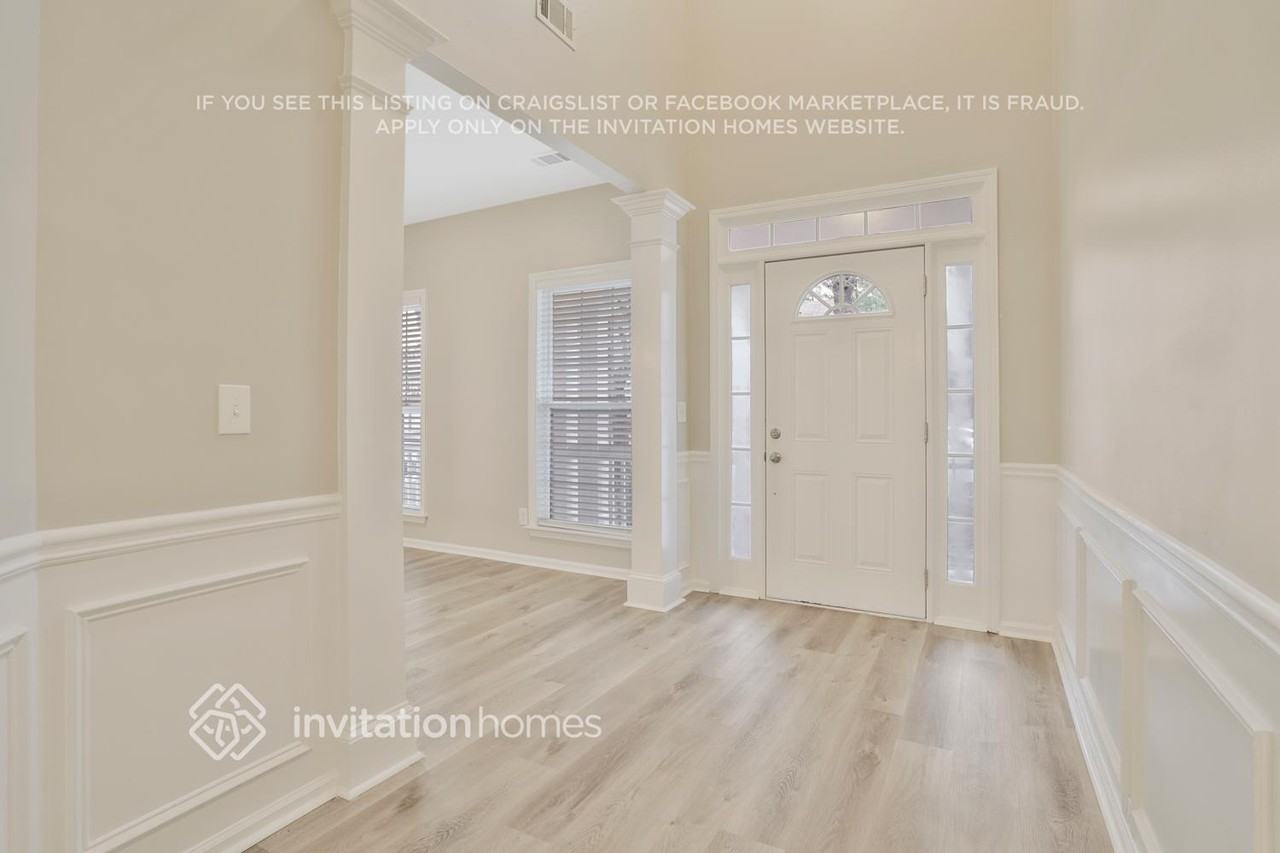 8960 Crestview Cir - Photo 3 of 26