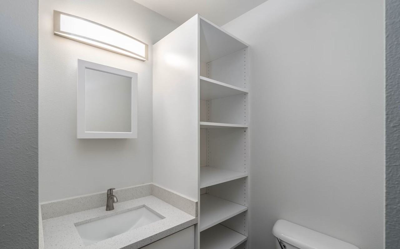 Husky Court Apartments - Photo 5 of 16