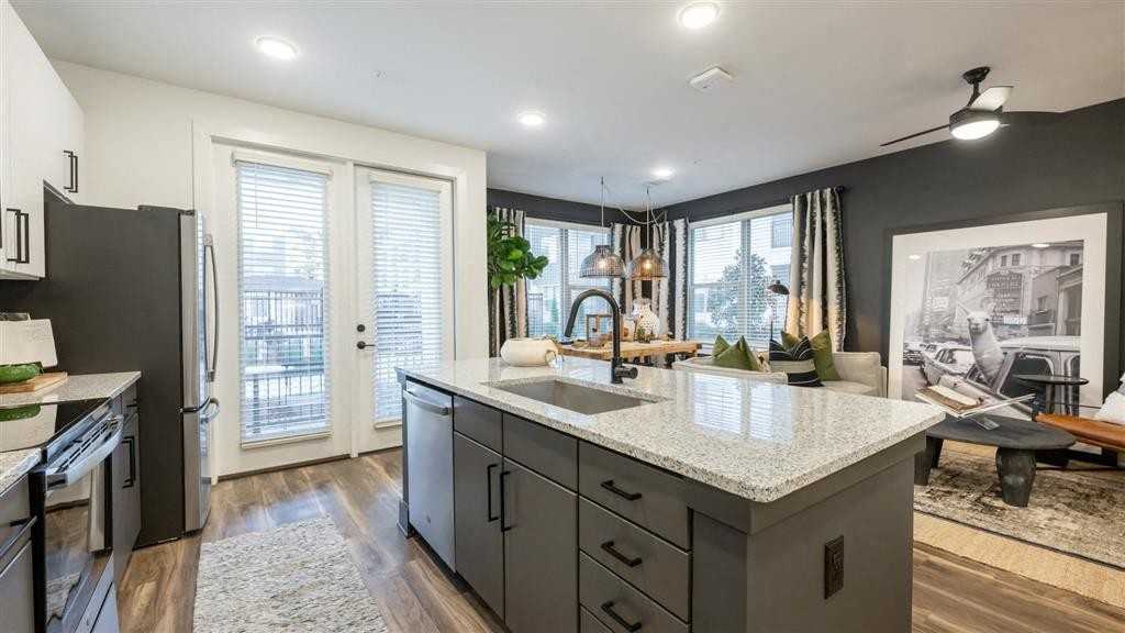 Elwood Apartments - Photo 2 of 27