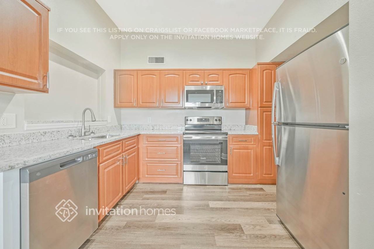 2412 Martinwood Dr - Photo 4 of 17
