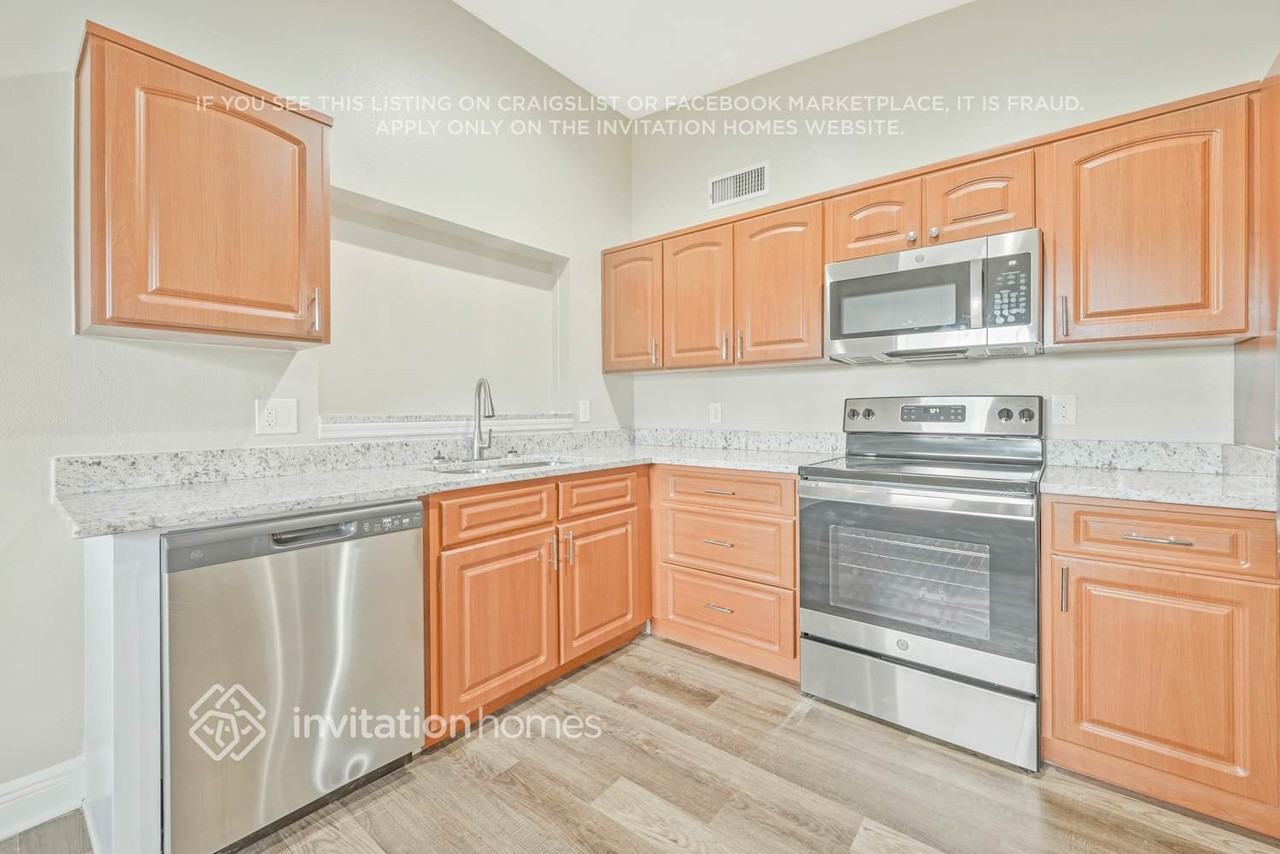 2412 Martinwood Dr - Photo 5 of 17