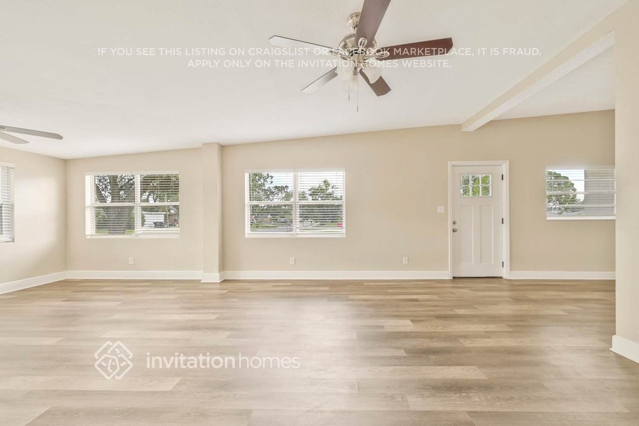 2412 Martinwood Dr - Photo 2 of 17