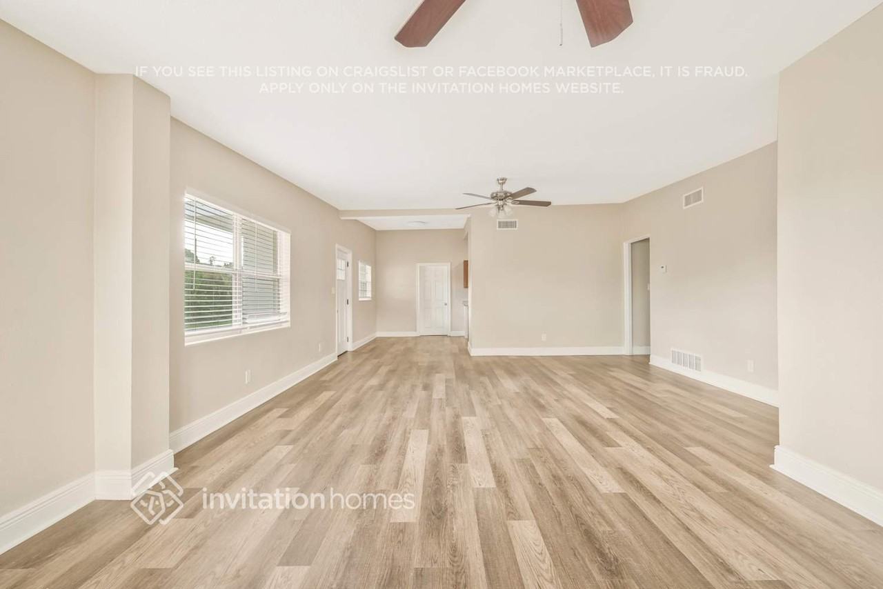 2412 Martinwood Dr - Photo 3 of 17