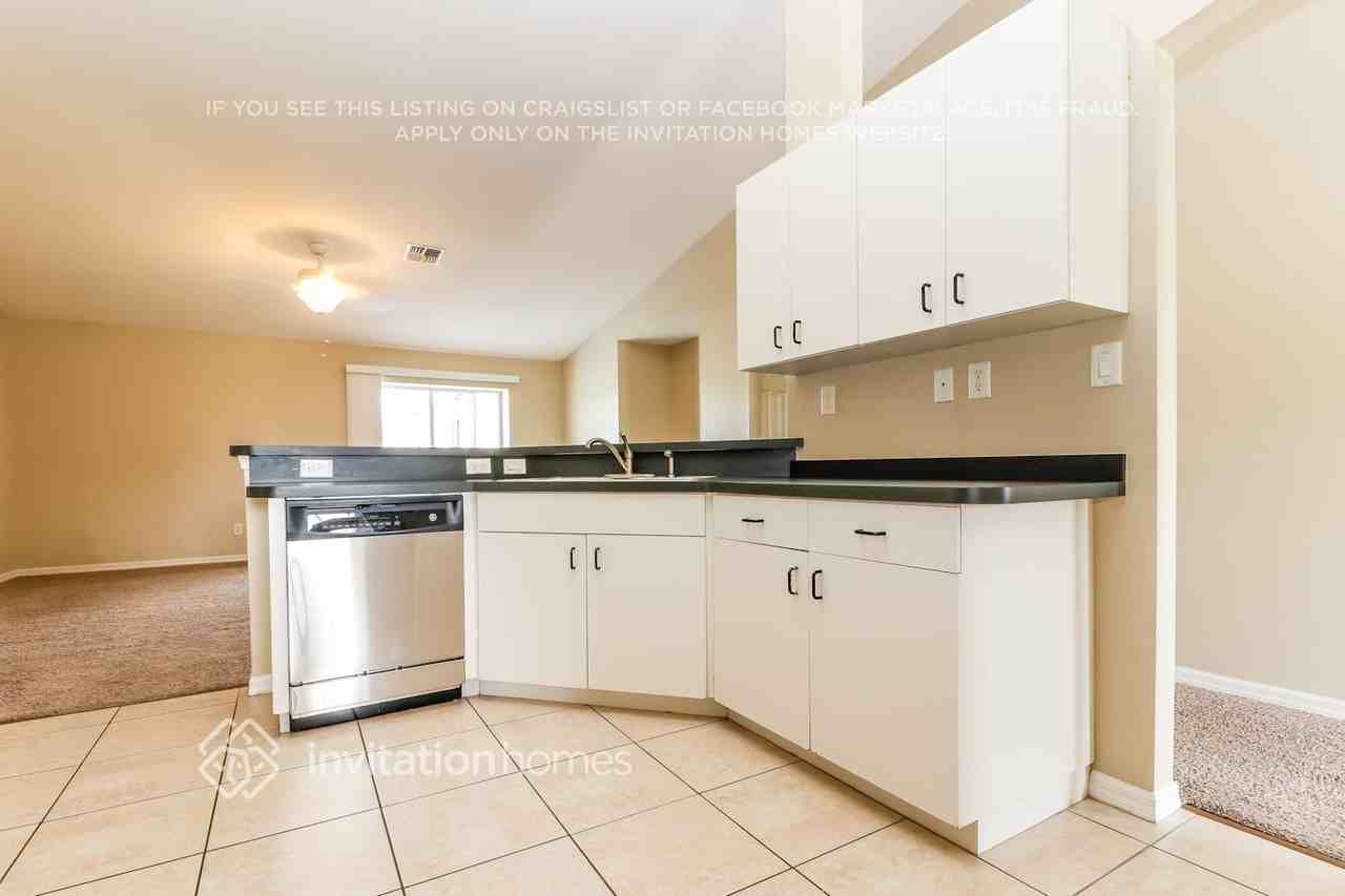 1109 Se 4th Ave - Photo 6 of 15