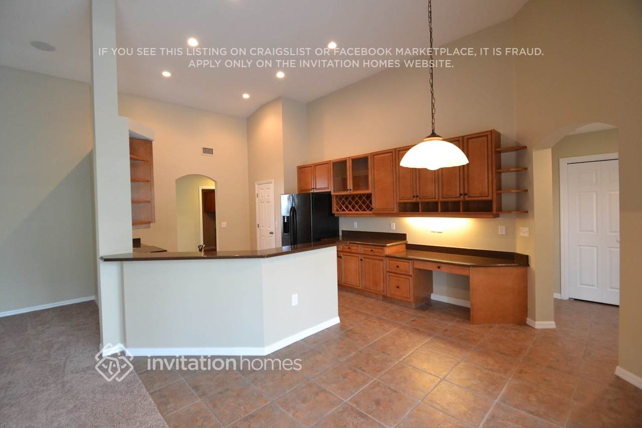 2313 Nesslewood Dr - Photo 4 of 13