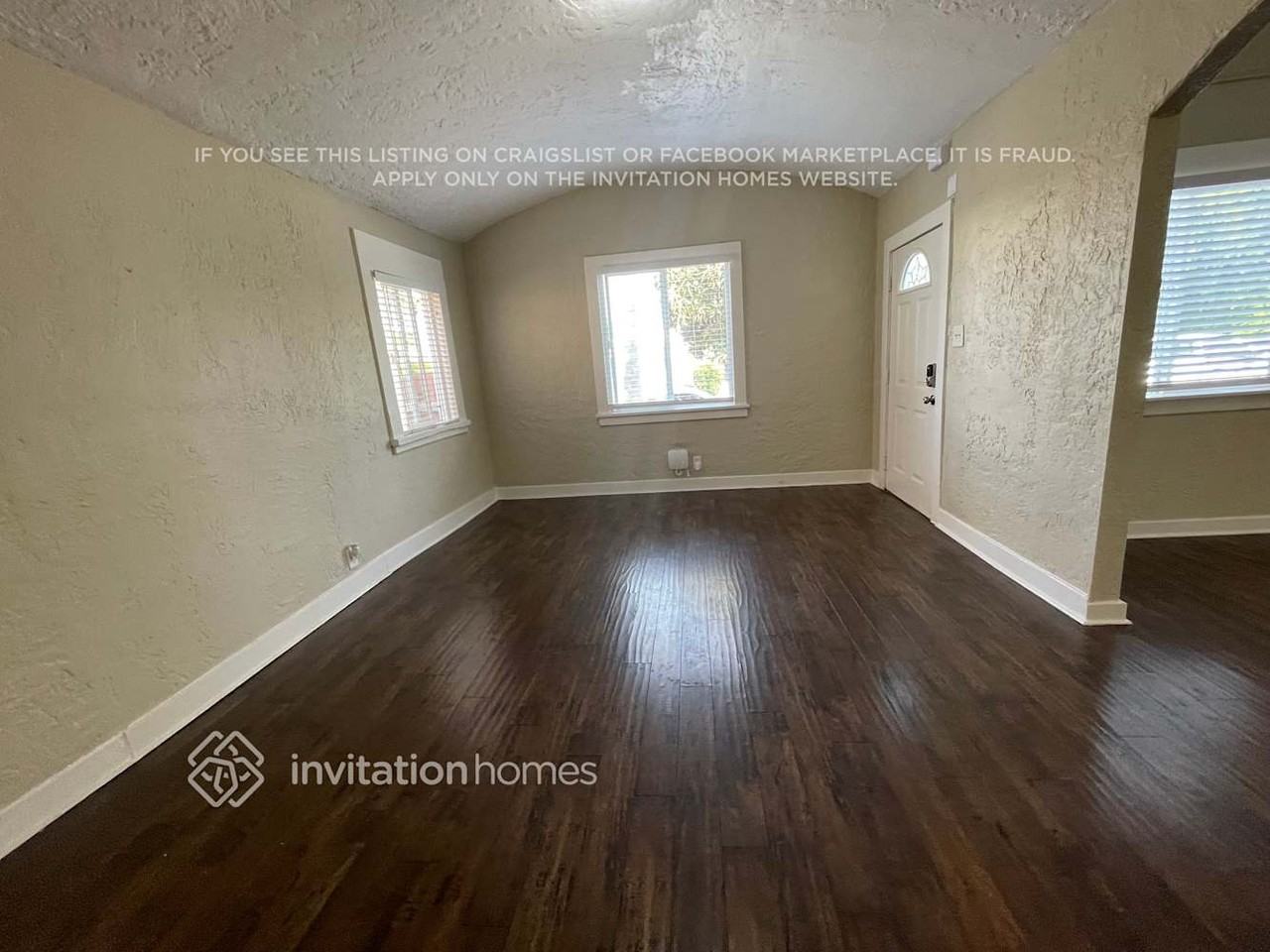 2627 S Dunsmuir Ave - Photo 4 of 21