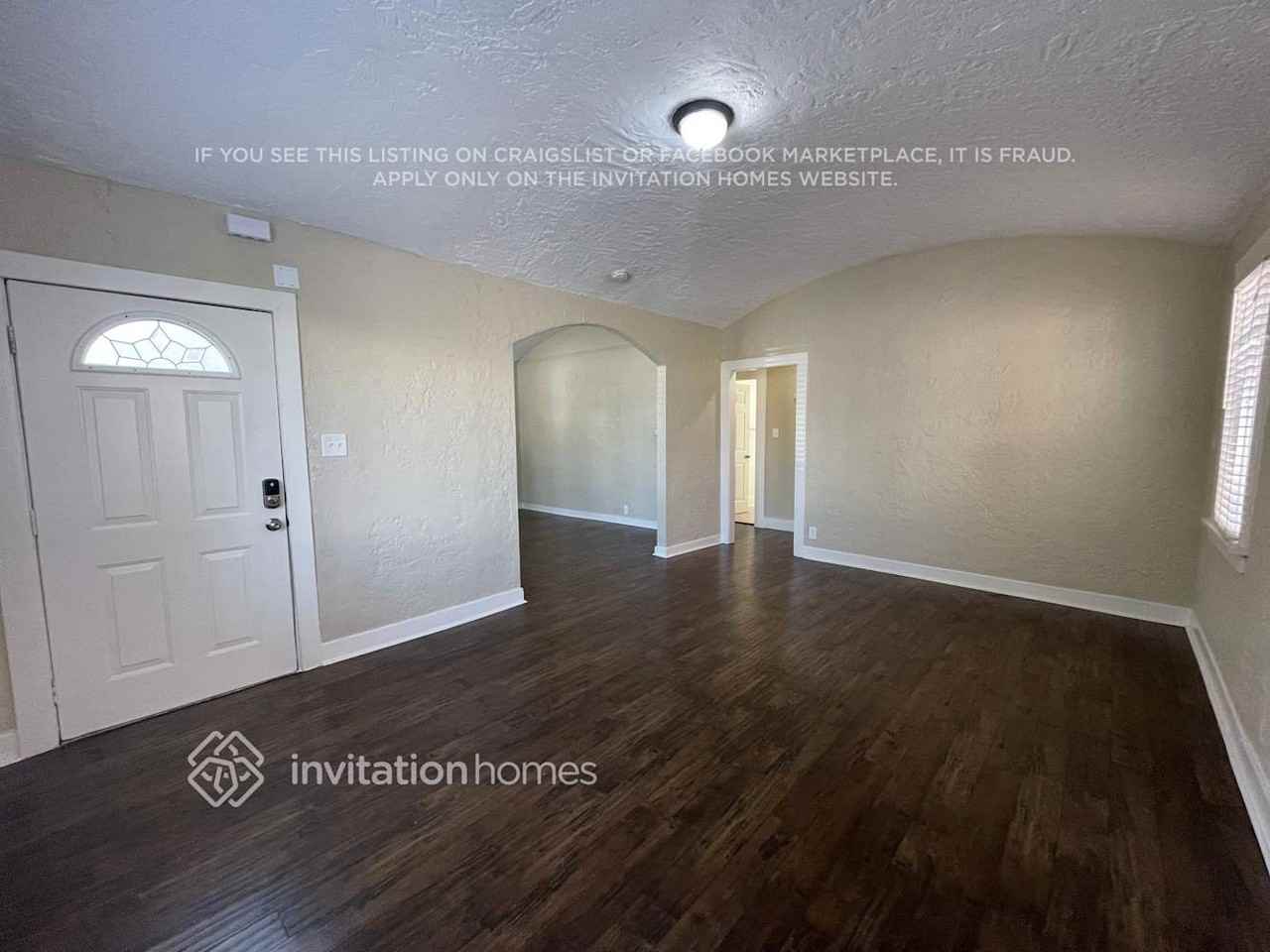 2627 S Dunsmuir Ave - Photo 5 of 21