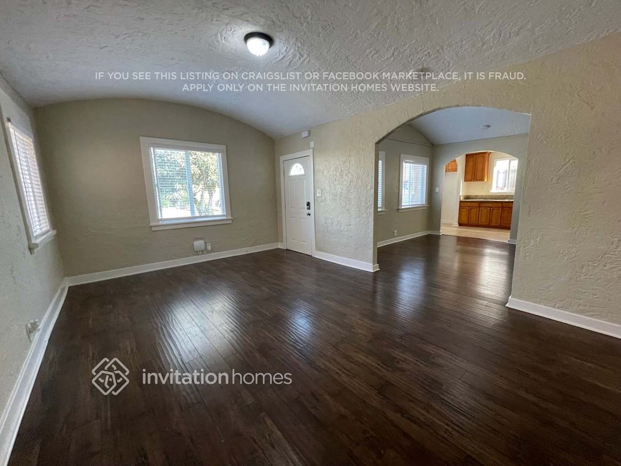 2627 S Dunsmuir Ave - Photo 6 of 21