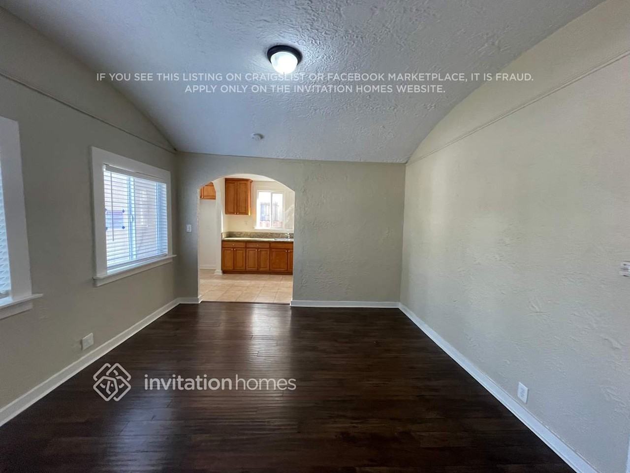 2627 S Dunsmuir Ave - Photo 7 of 21