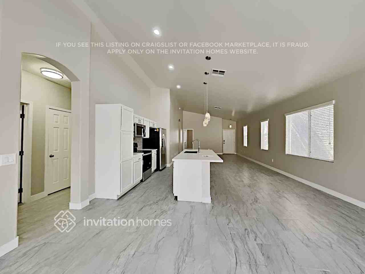 2107 S Gordon - Photo 4 of 17