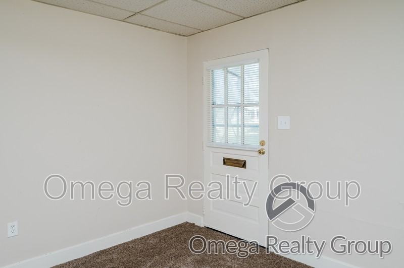 901 9th Ave #6 - Photo 2 of 24